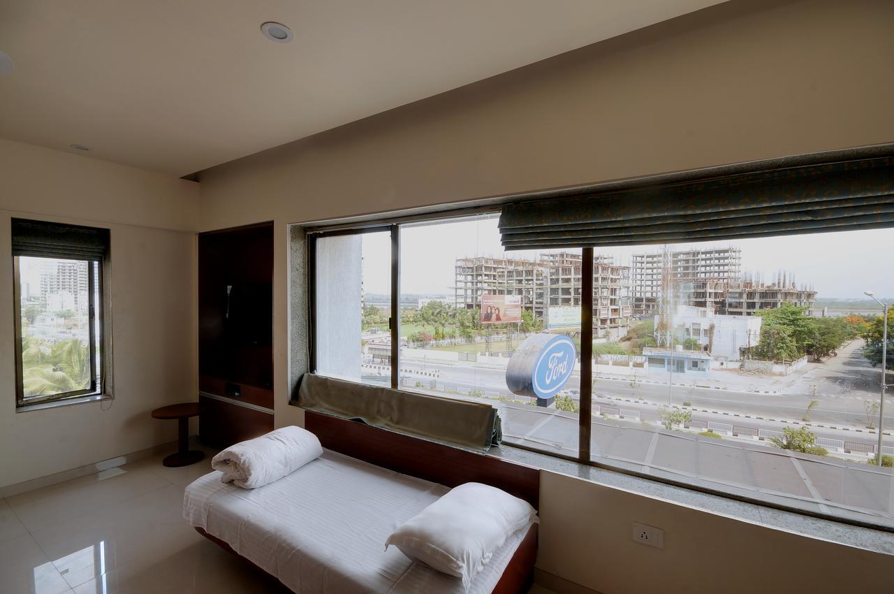 Shreeji Vatika Hotel Surat Exterior foto