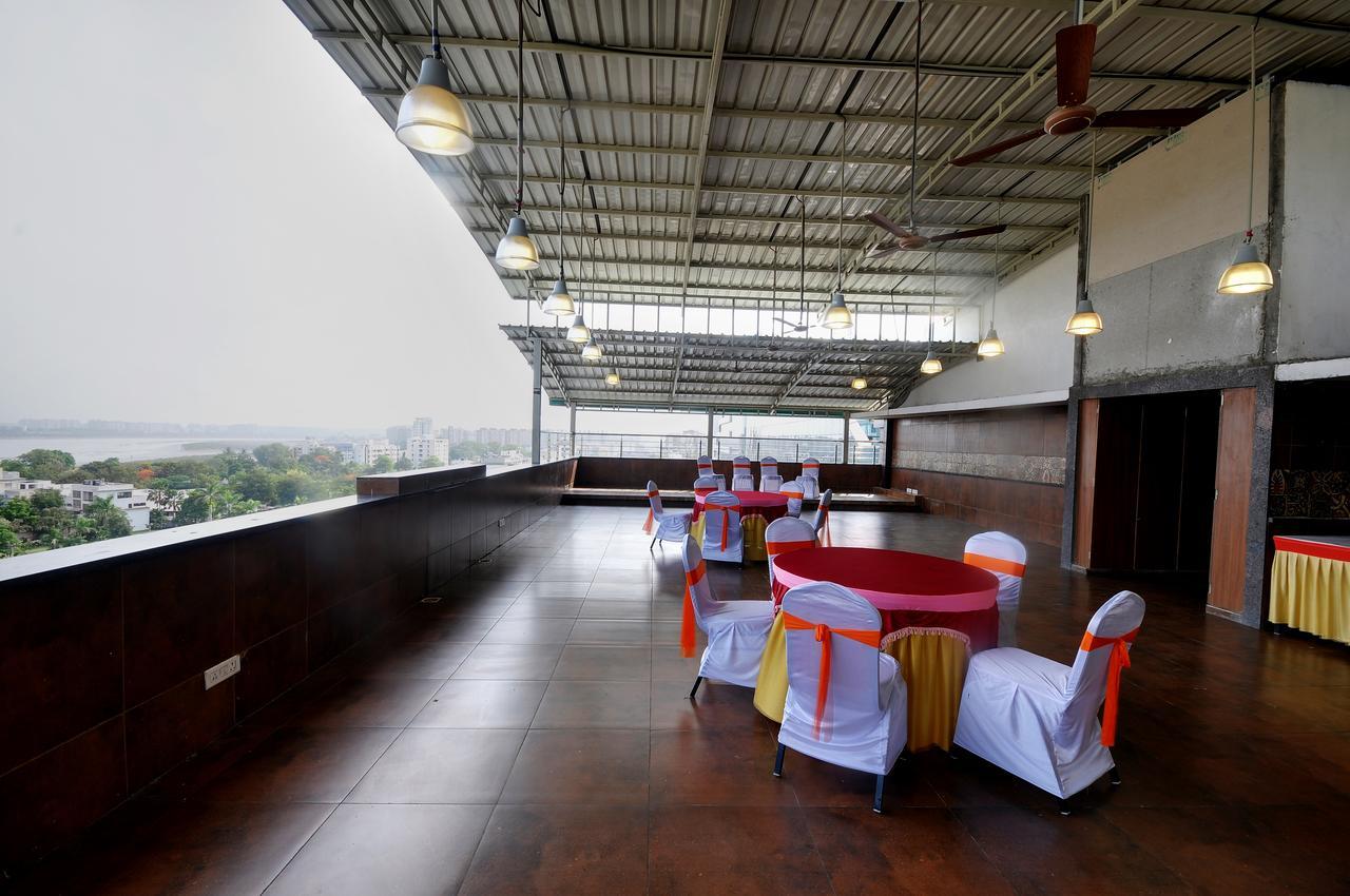 Shreeji Vatika Hotel Surat Exterior foto