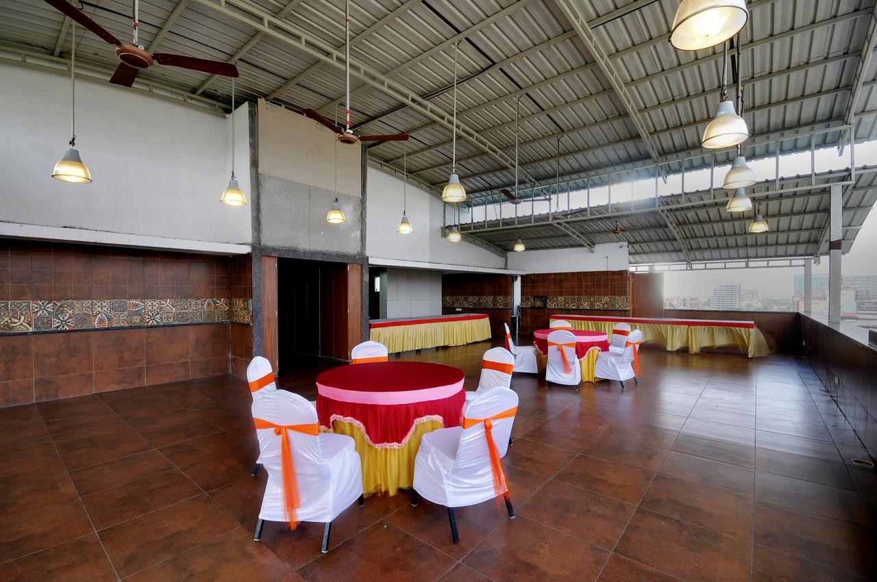 Shreeji Vatika Hotel Surat Exterior foto