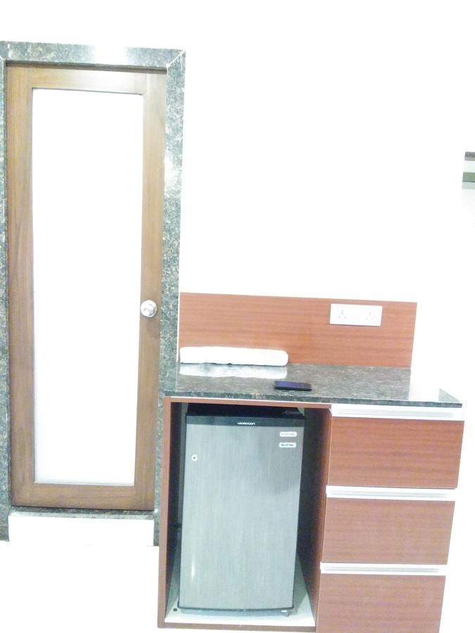 Shreeji Vatika Hotel Surat Exterior foto