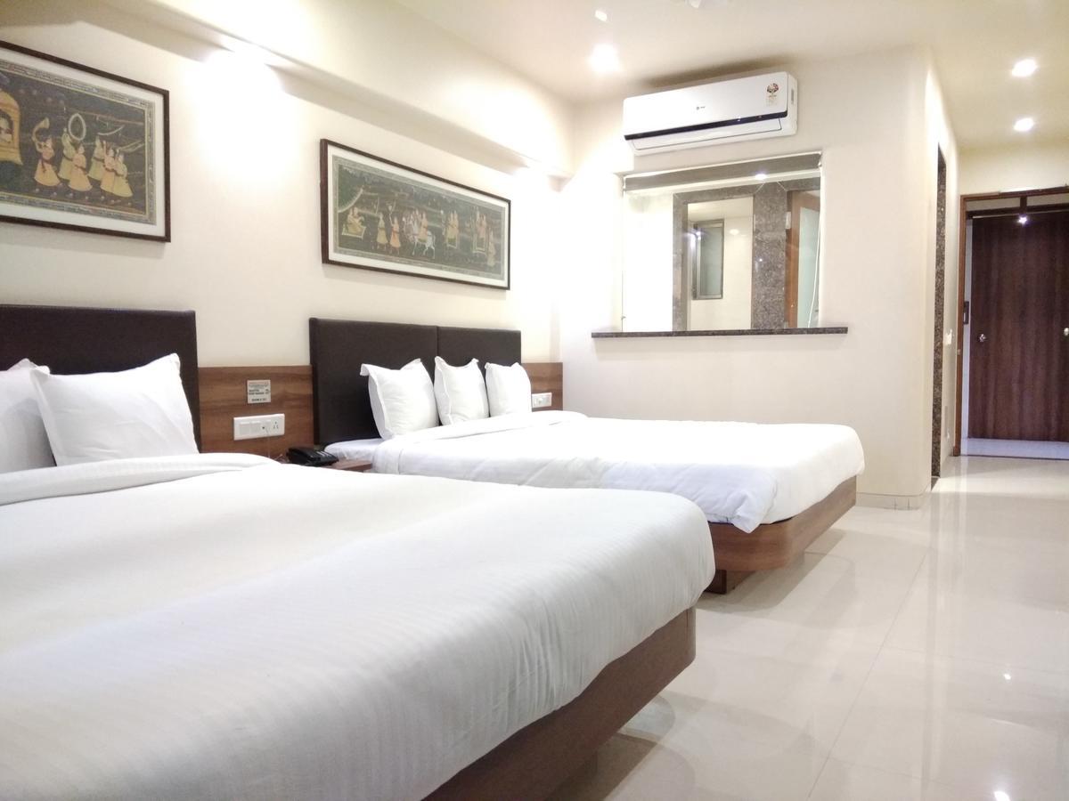 Shreeji Vatika Hotel Surat Exterior foto