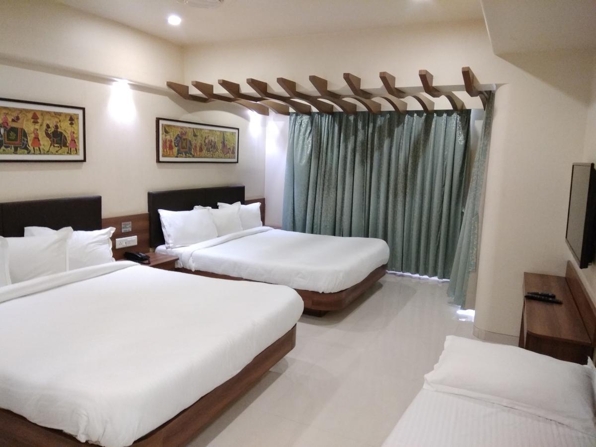 Shreeji Vatika Hotel Surat Exterior foto
