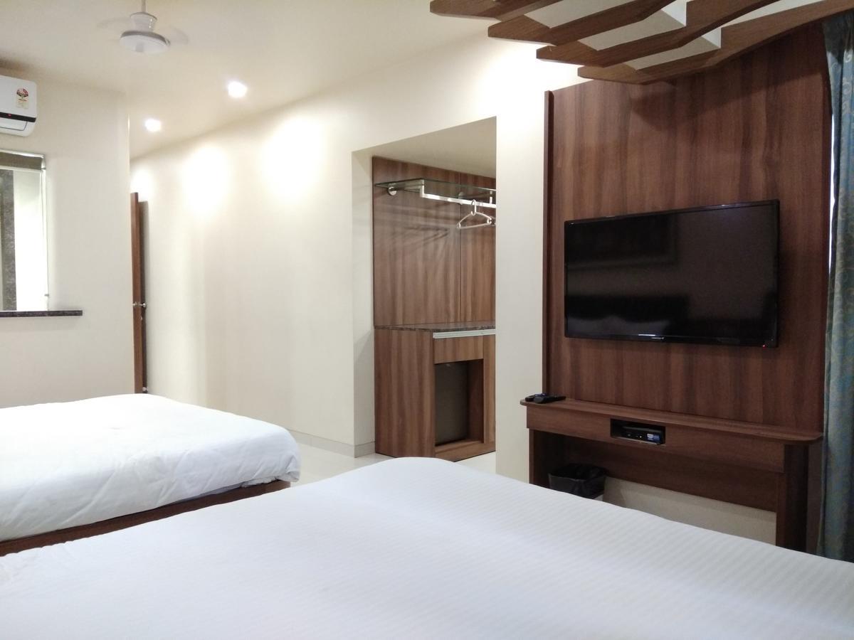 Shreeji Vatika Hotel Surat Exterior foto