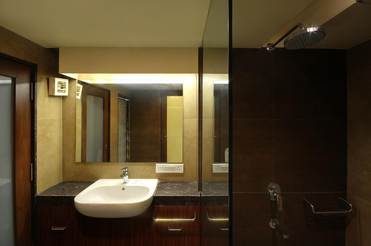 Shreeji Vatika Hotel Surat Exterior foto